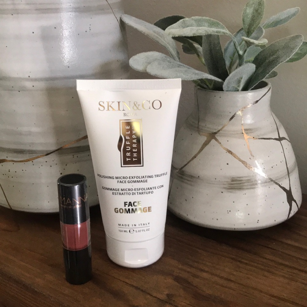 Skin&CO Roma Face Gommage and Manna Kadar Lip Whip